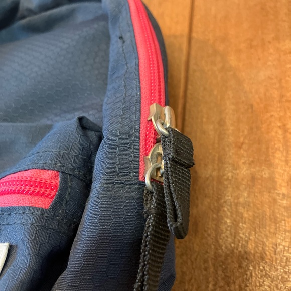 Mini Leash Backpack - Picture 3 of 3